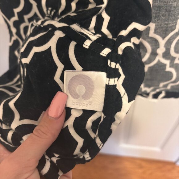 Boppy Nursing Cover Apron Black White Breastfeed Feeding Registry Mommy Essentia - Picture 5 of 6